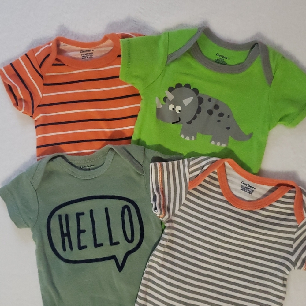 Gerber onesie lot 4️⃣ pieces